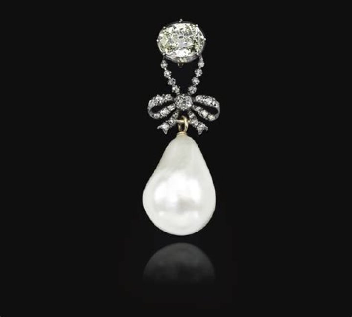 A Marie Antoinette Pendant Sold For $36 Million, Much More Than Pre-Sale Estimates