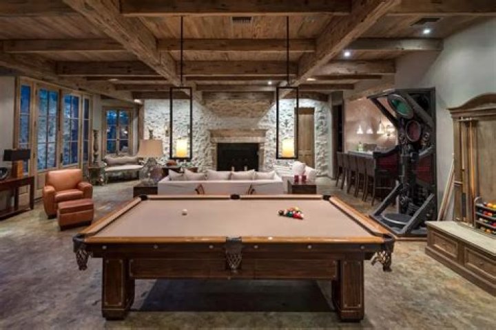 Former Star Trek Actress Jeri Ryan Lists Southern California Home For $6.999 Million