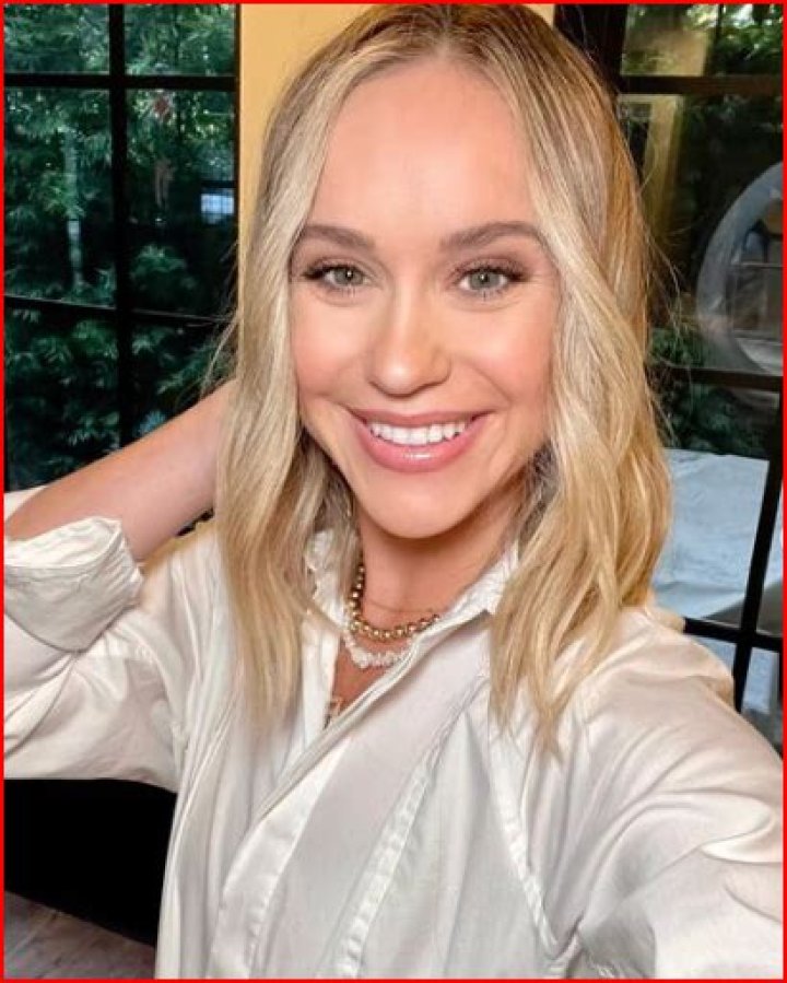 Becca Tobin Net Worth | Celebrity Net Worth