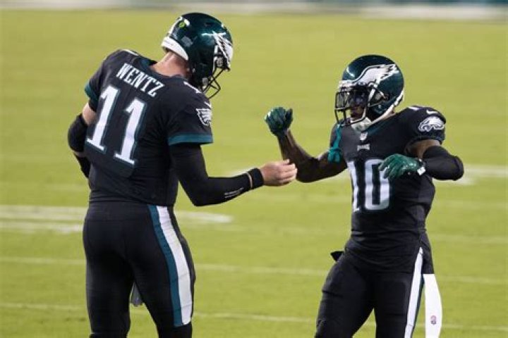 The Combined 2018 Salary Cap Hit For Nick Foles And Carson Wentz Is Less Than 19 Other Quarterbacks