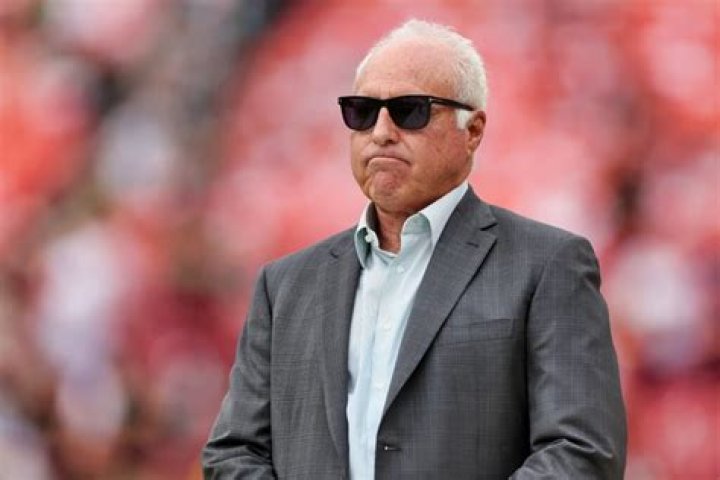 Comparing The Net Worths of Jeffrey Lurie And Robert Kraft (Eagles Owner VS Patriots Owner)