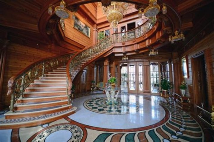 Finally Revealed! Photos From Inside Ukrainian President's Top Secret $100 Million Palatial Estate