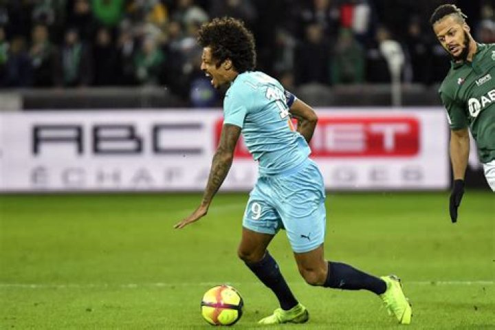 Luiz Gustavo Net Worth | Celebrity Net Worth