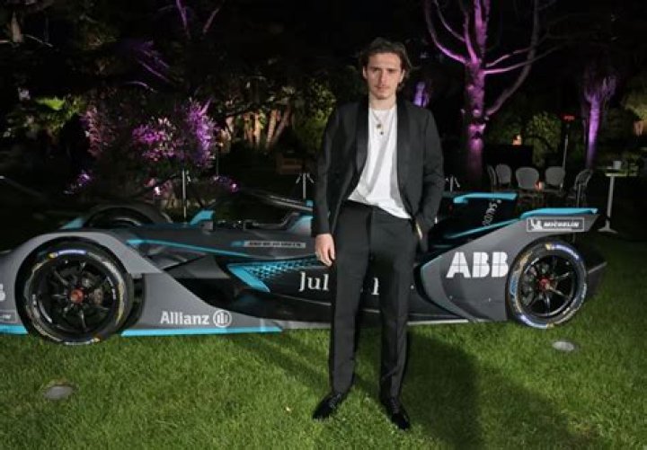 People Are Roasting Brooklyn Beckham For Claiming He Paid For His $1.2 Million McLaren P1 Thanks To His Career As A "Chef"