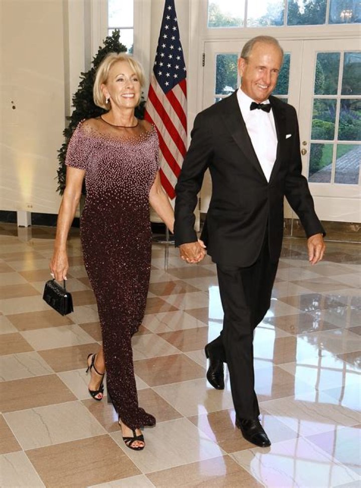 Richard Devos Net Worth | Celebrity Net Worth