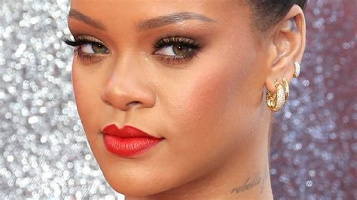 Rihanna Has Now Officially Sold More Than 100 Million Digital Singles - Best Selling Digital Artist Ever