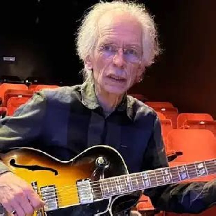 Steve Howe Net Worth | Celebrity Net Worth